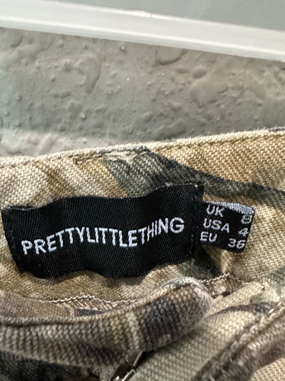 Pretty Little Thing Camo Cargo Pants Sz 4 - Picture 2 of 11